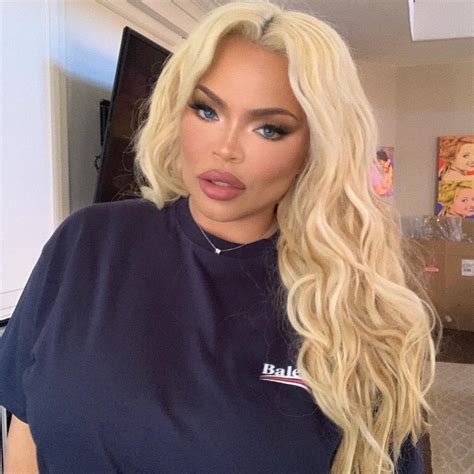 Many commentators found the whole spectacle performative and disappointing. . Trisha paytas mega